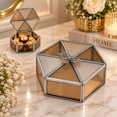 Boîte à Bijoux Hexagonale en Verre avec Couvercle Papillon – Design Élégant Argenté | Top Déco Tunisie